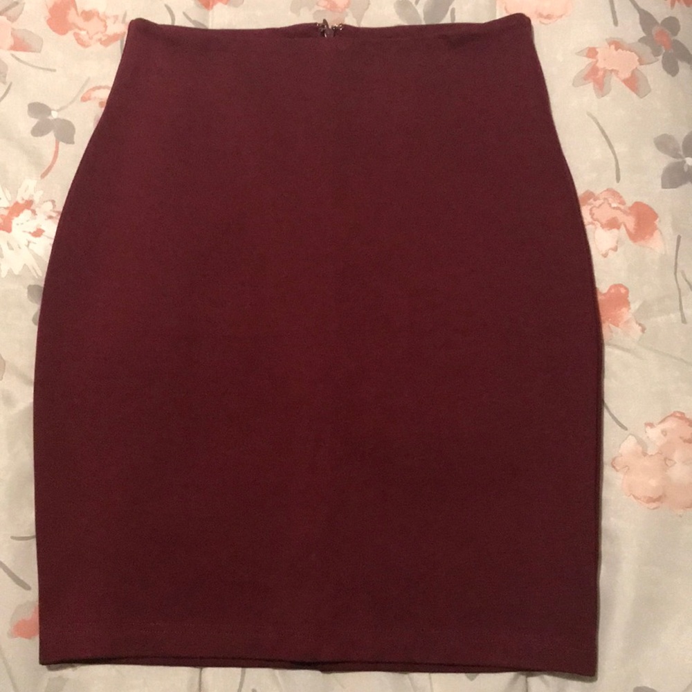 Solemio  burgundy pencil skirt